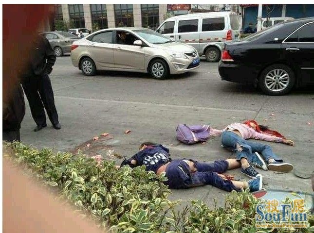 (图片)泰州西站发生了车祸,两个孩子死得很惨.
